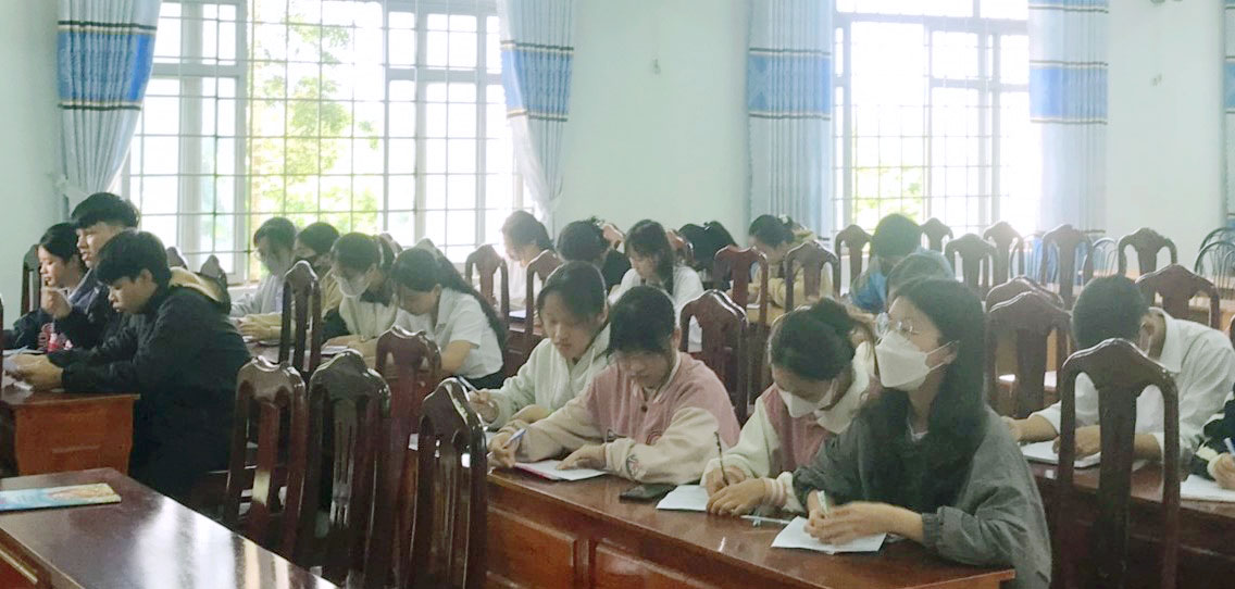 Lớp bồi dưỡng lý luận chính trị  dành cho Đảng viên mới khóa IV, năm 2024
